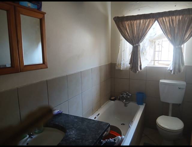 2 BEDROOM SECTIONAL TITLE FOR SALE IN GREENHILLS EXT 3